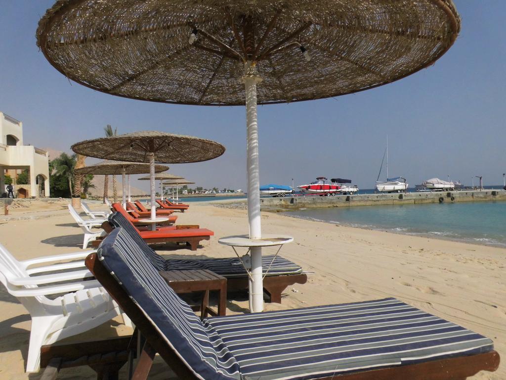 Three-Bedroom Apartment At Louly Beach Resort 아인 수크나 외부 사진